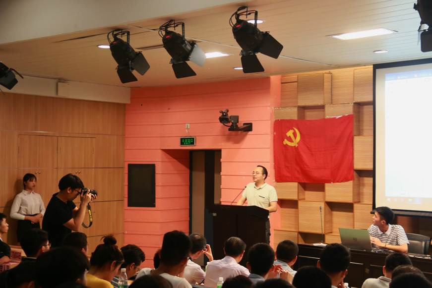 说明: D:\2019年新闻\6月18日“学检结合，党建引领”质量强国科普讲堂活动新闻稿\能源学院余华明同志讲话.jpg